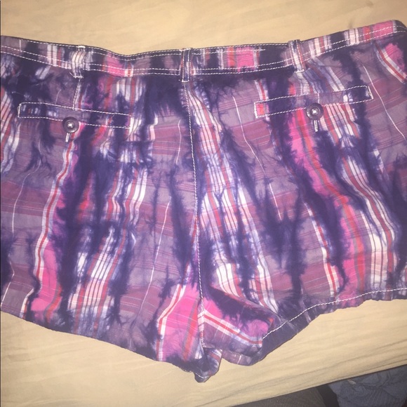 Shorts - Picture 2 of 3